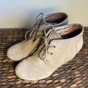 TOMS suede wedge booties size 8 2.5” heel